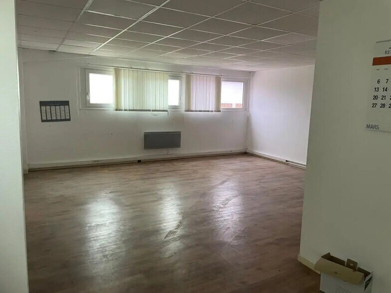 Industriel/Logistique dans Saint-Pathus à vendre - Photo de l’immeuble – Image 3 sur 9