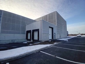 875 Montée Saint-François, Laval, QC à louer Photo de l’immeuble– Image 1 sur 6