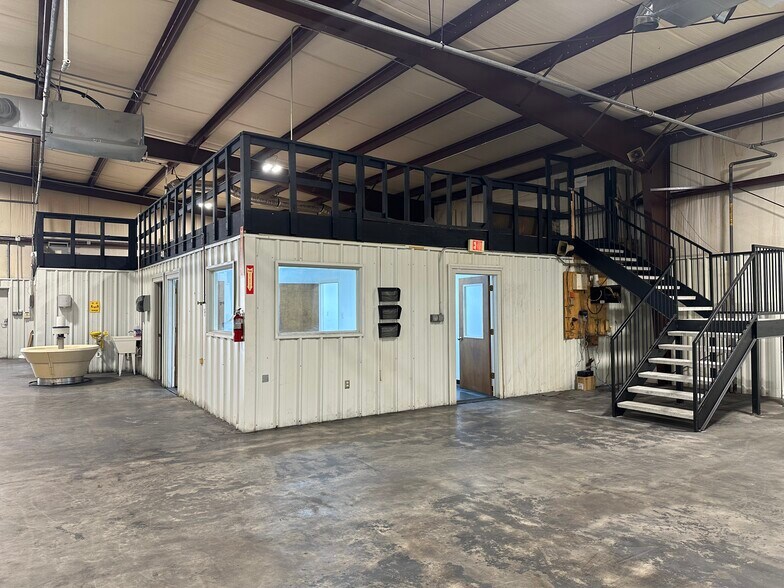 13408 Redfish Ln, Stafford, TX à louer - Photo de l’immeuble – Image 3 sur 7