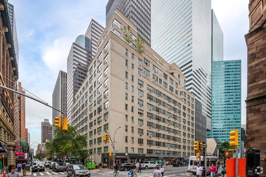 136 E 55th St, New York, NY à louer - Photo principale – Image 1 sur 7