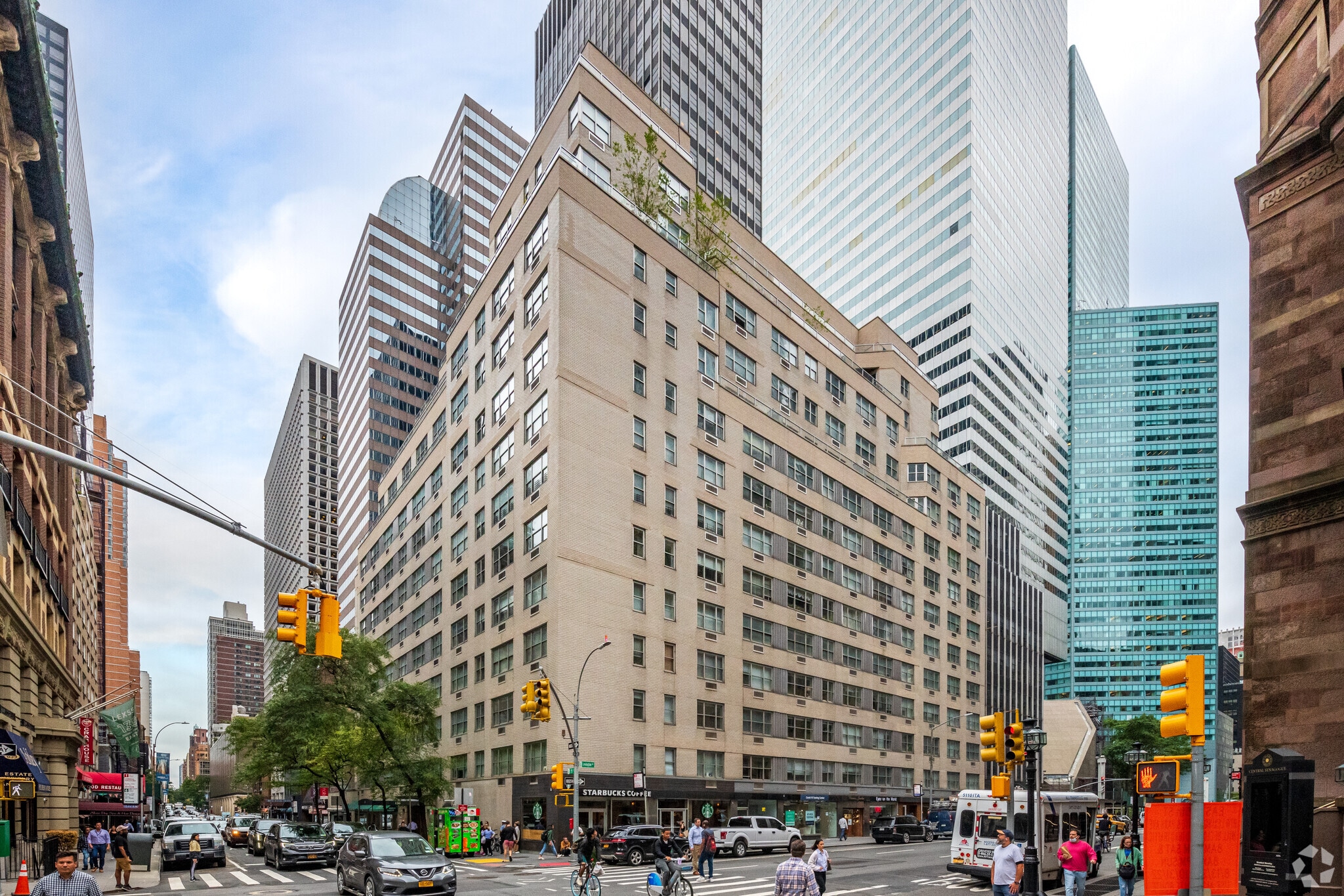 136 E 55th St, New York, NY à louer Photo principale– Image 1 sur 8