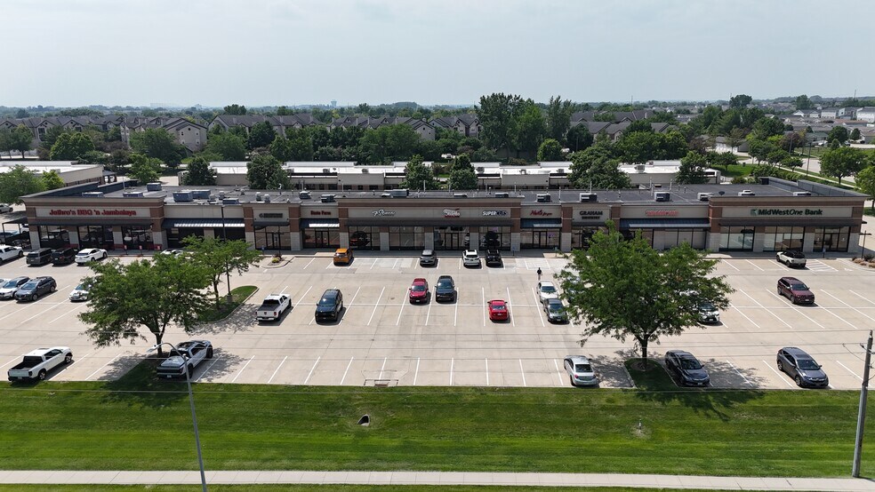 94th St & University Ave, West Des Moines, IA à louer - Photo de l’immeuble – Image 3 sur 14