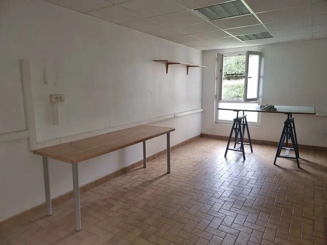 Plus de détails pour Local commercial à louer