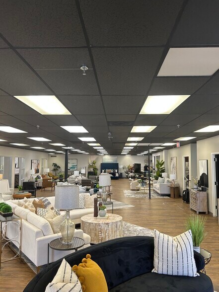 4204 Lindbergh Dr, Addison, TX à louer - Photo intérieure – Image 2 sur 4