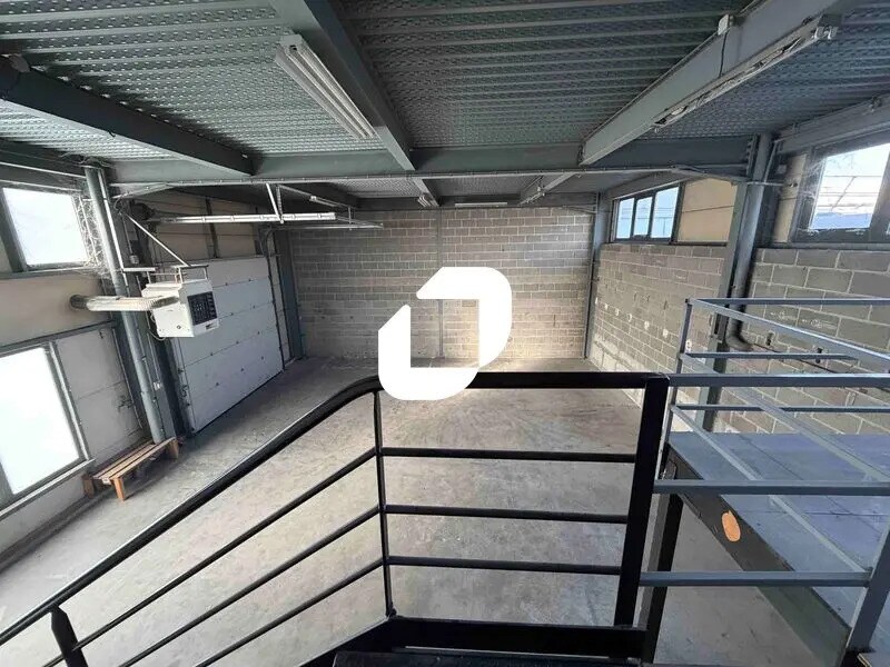 Local d’activités dans Le Thillay à louer Photo intérieure– Image 1 sur 17