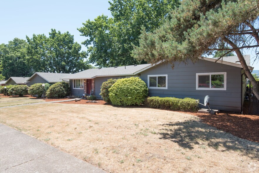 211 SE Uglow St, Dallas, OR à vendre - Photo principale – Image 1 sur 31