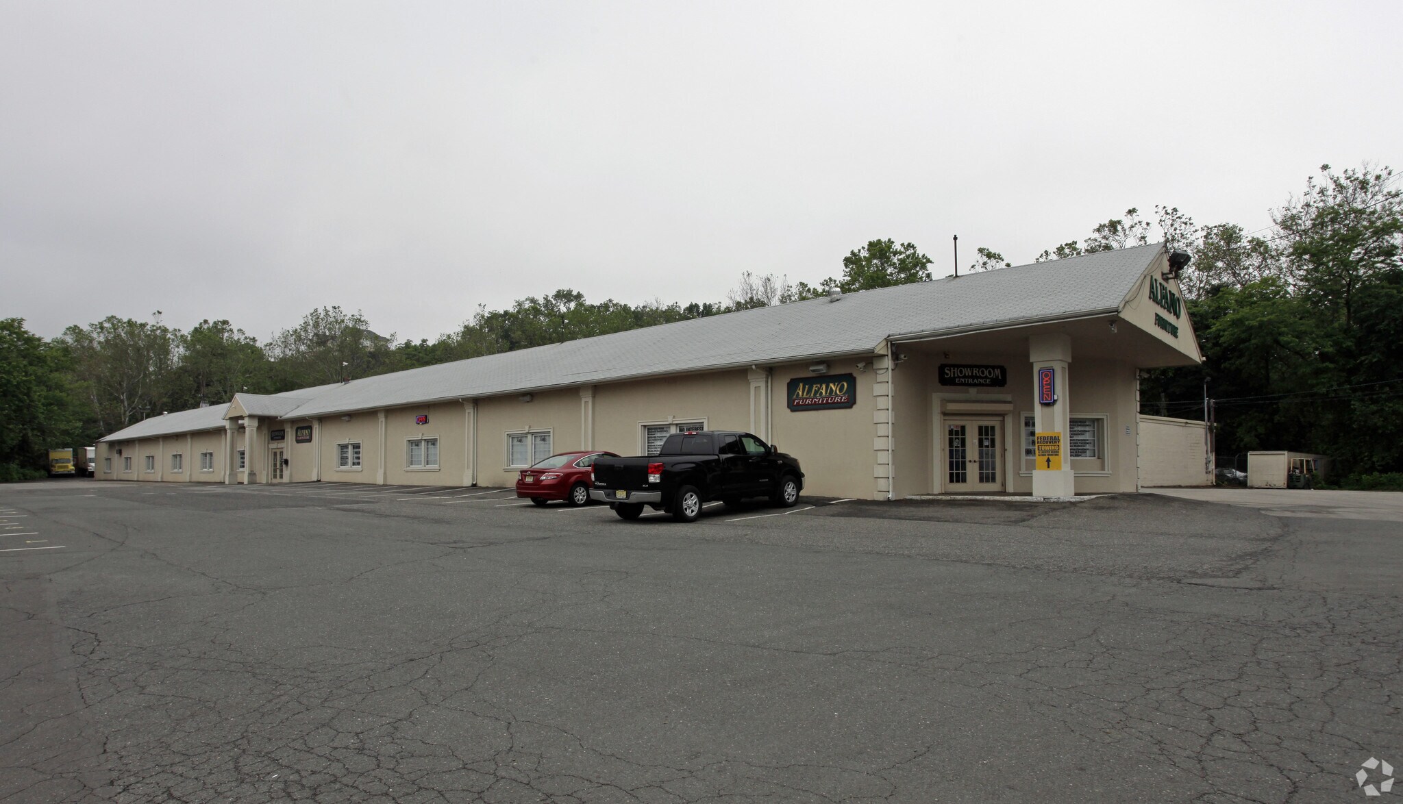 17 Memorial Dr, Paterson, NJ à louer Photo principale– Image 1 sur 7