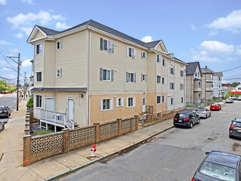 1240-1246 N Main St, Fall River, MA à vendre - Photo de l’immeuble – Image 3 sur 15