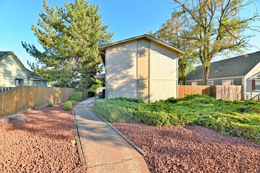 437 Ash St, Central Point, OR à vendre - Photo de l’immeuble – Image 3 sur 31