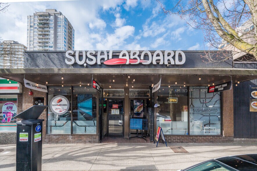 1047 Denman St, Vancouver, BC à vendre - Photo de l’immeuble – Image 1 sur 5