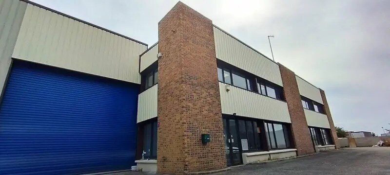 Local d'activités dans Goussainville à vendre - Photo de l’immeuble – Image 1 sur 5