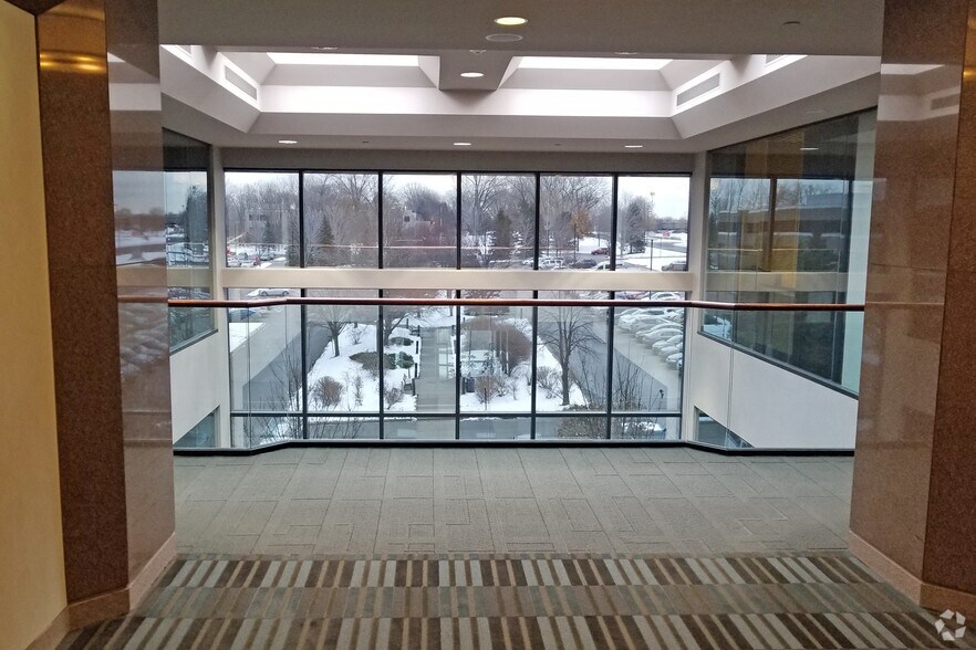 1295 Northland Dr, Mendota Heights, MN à louer - Photo de l’immeuble – Image 2 sur 23