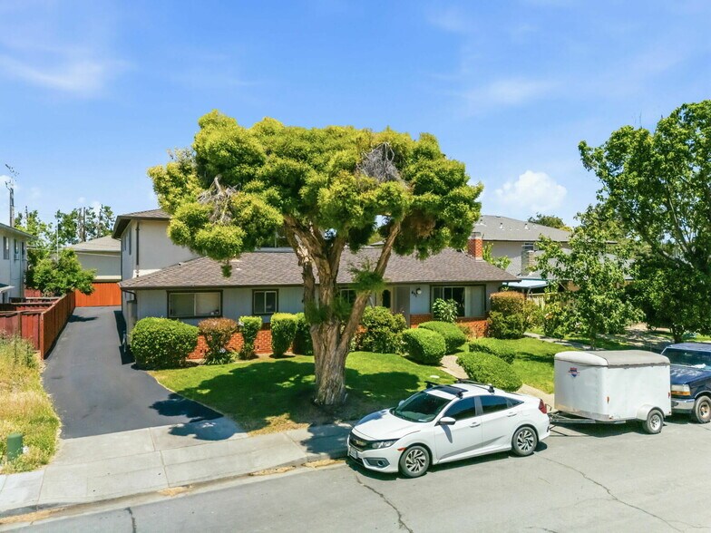 651 Belladonna Ct, Sunnyvale, CA à vendre - Photo de l’immeuble – Image 2 sur 17