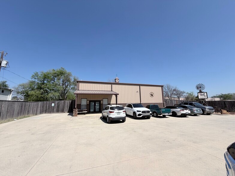 451 Betchan St, Lake Dallas, TX à vendre - Photo principale – Image 1 sur 15