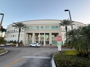 8200 NW 41st St, Miami, FL à louer Photo intérieure– Image 1 sur 17