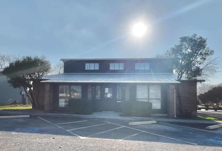 955 Loop 337, New Braunfels, TX à louer - Photo de l’immeuble – Image 2 sur 7