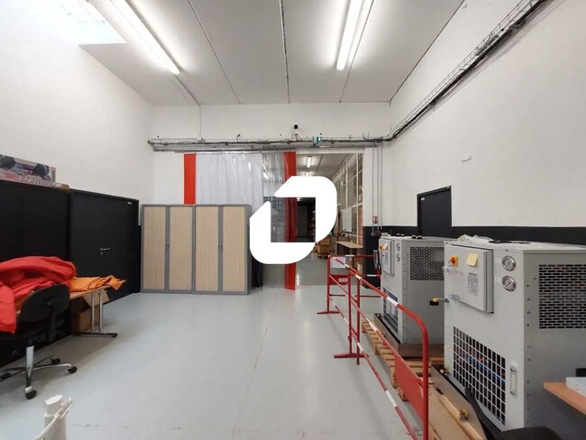 Plus de détails pour 4 Rue Albert Einstein, Trappes - Bureau, Local d'activités à louer