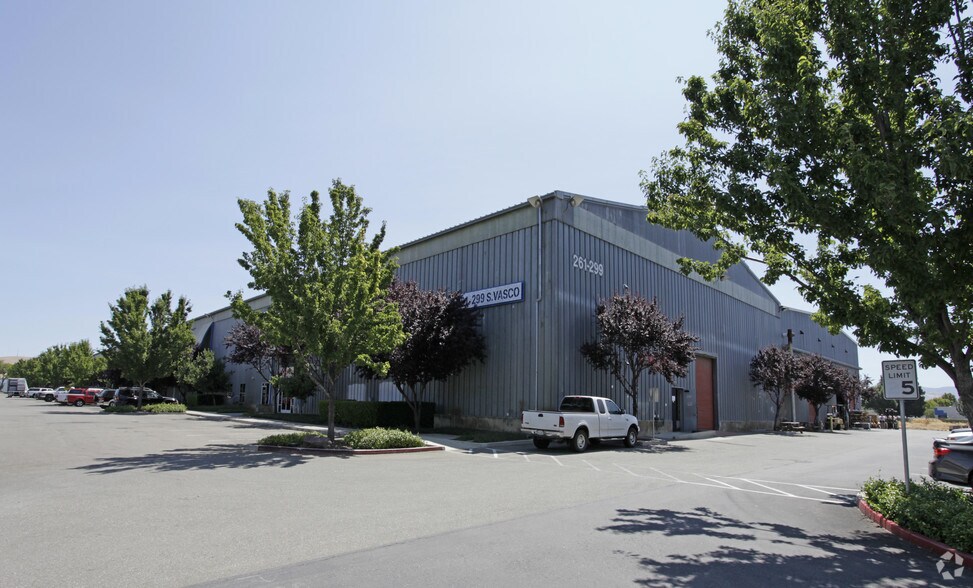 261-299 S Vasco Rd, Livermore, CA à louer - Photo de l’immeuble – Image 3 sur 16