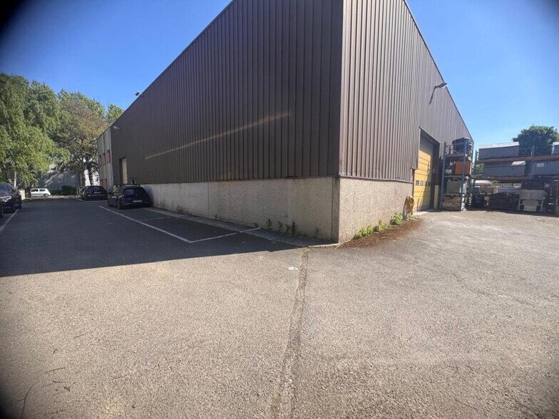 Local d'activités dans Achères à vendre - Photo de l’immeuble – Image 3 sur 8