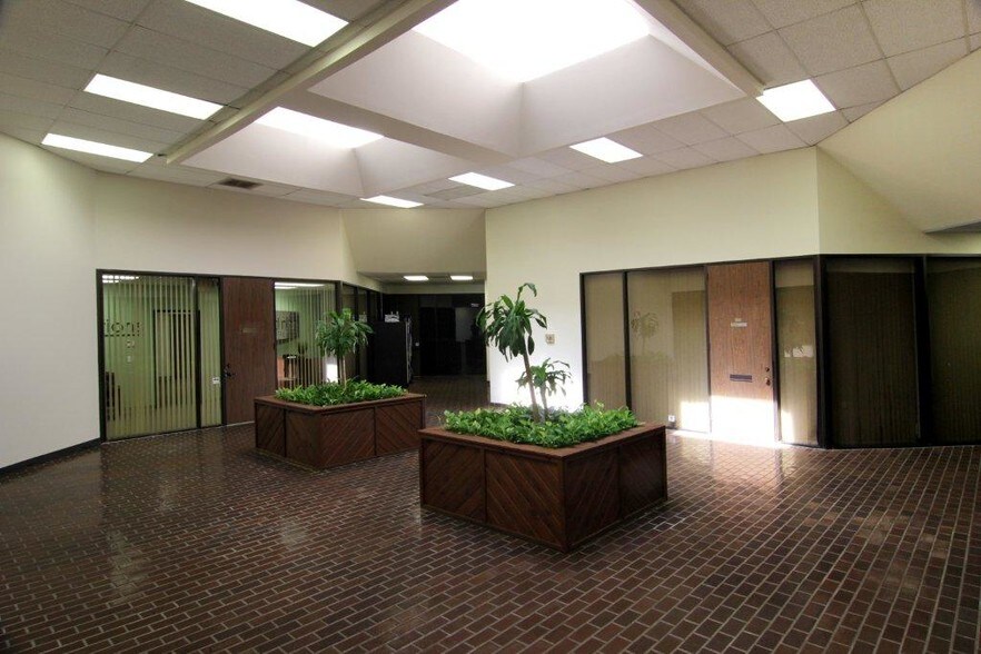 14655 Northwest Fwy, Houston, TX à louer - Hall d’entrée – Image 2 sur 6