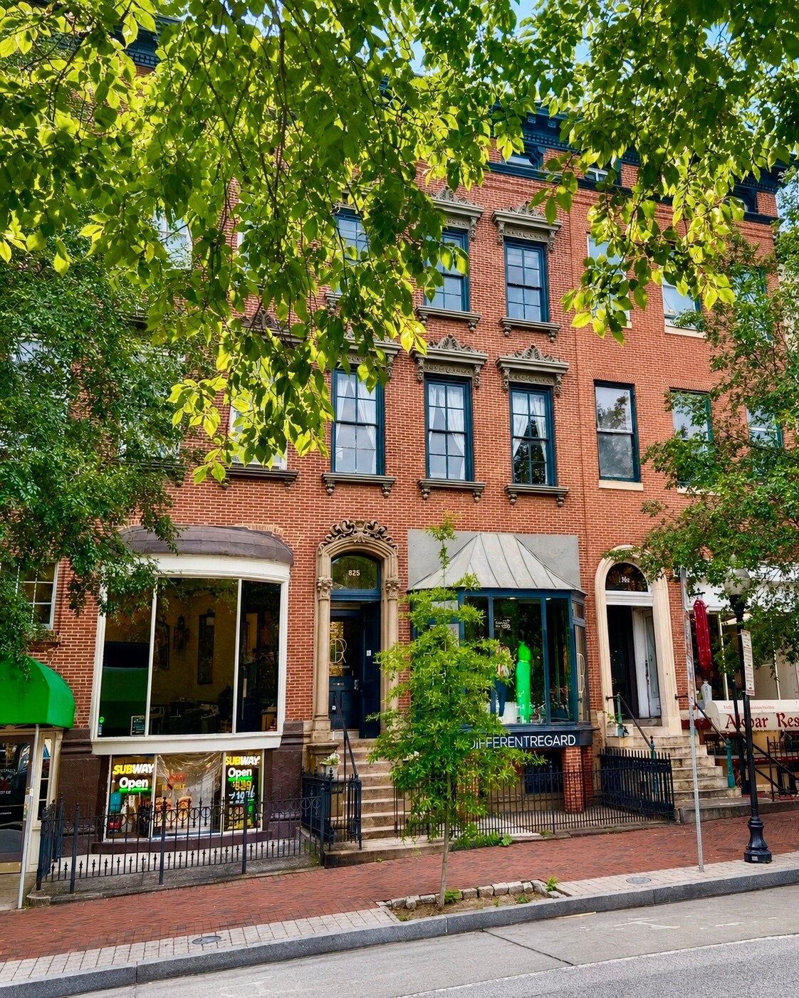 825 N Charles St, Baltimore, MD à vendre Photo de l’immeuble– Image 1 sur 26
