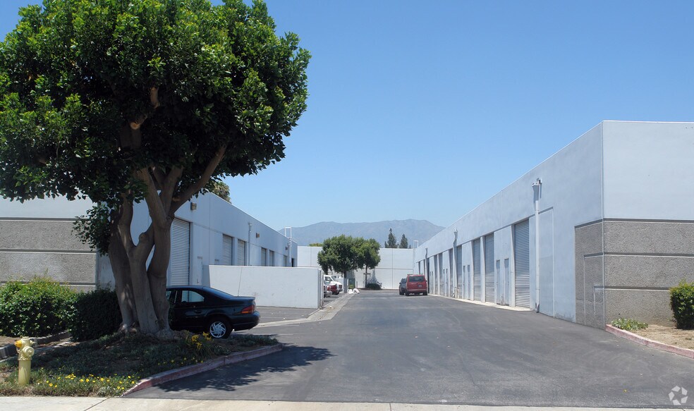 10550 Ramona Ave, Montclair, CA à louer - Photo de l’immeuble – Image 2 sur 7