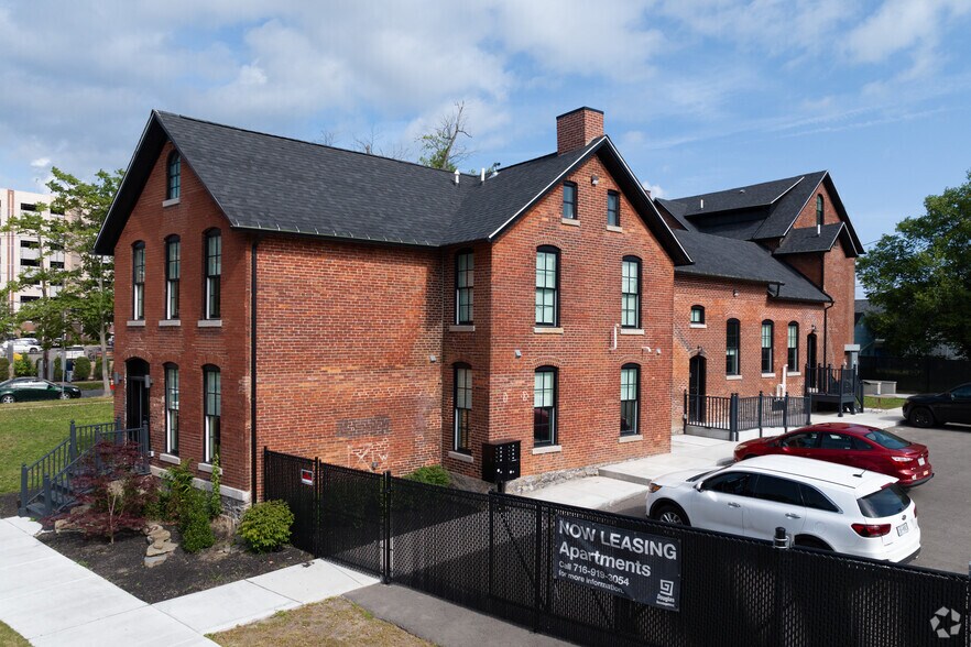 204 High St, Buffalo, NY à vendre - Photo de l’immeuble – Image 1 sur 33