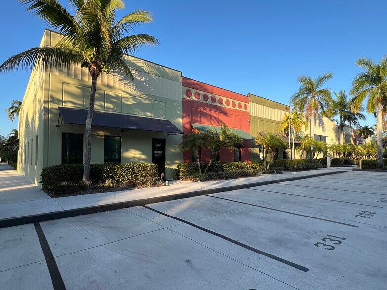 2885 Jupiter Park Dr, Jupiter, FL à louer - Photo de l’immeuble – Image 3 sur 4