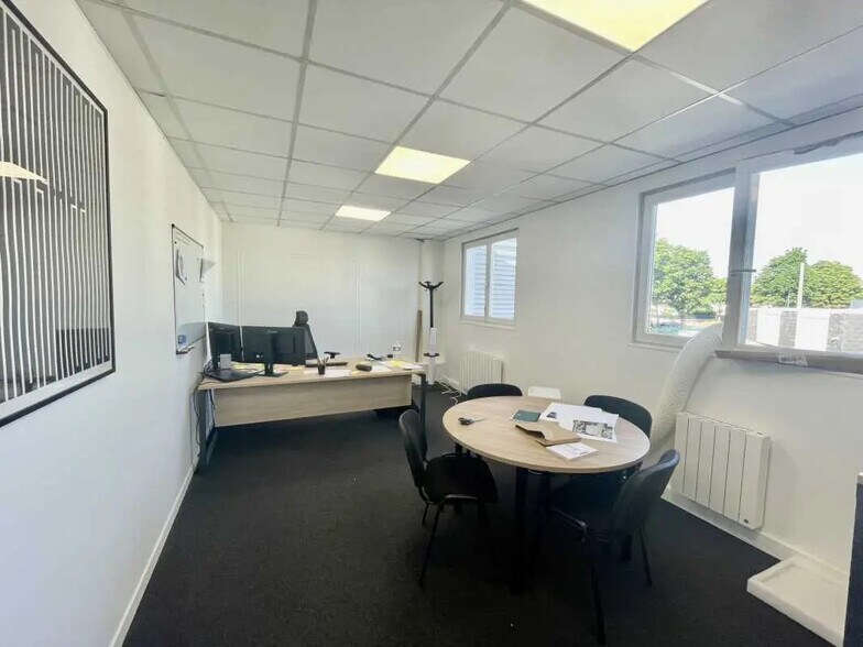 Bureau dans Le Petit-Quevilly à louer - Photo de l’immeuble – Image 3 sur 7