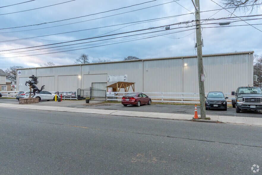 633 Eagle Ave, West Hempstead, NY à vendre - Photo de l’immeuble – Image 3 sur 23