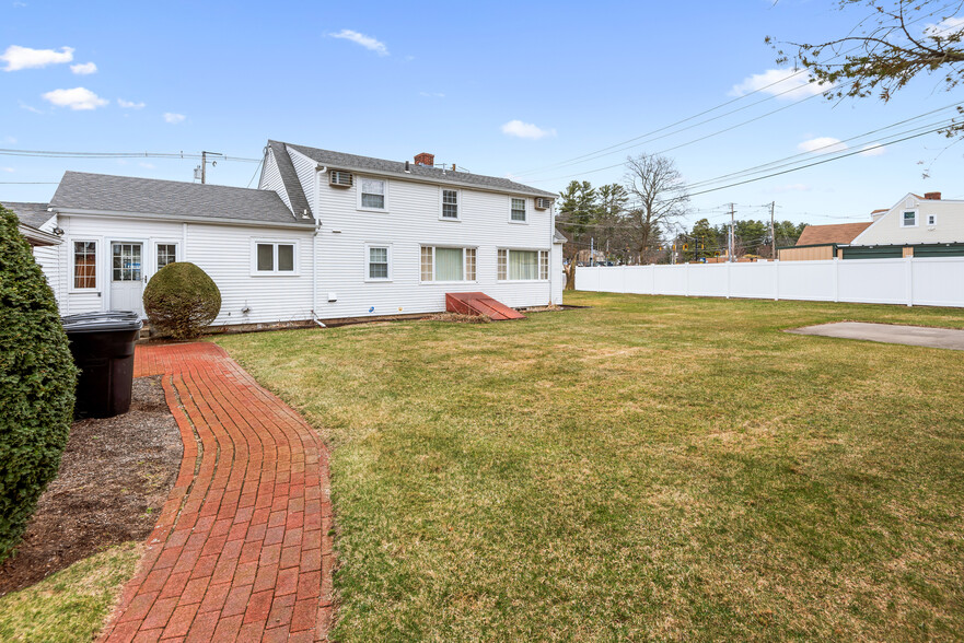 805 Farm Rd., Marlborough, MA à vendre - Photo de l’immeuble – Image 3 sur 4