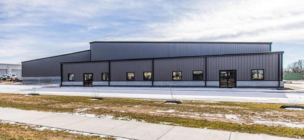659 E Randall Wobbe Ln, Springdale, AR à louer - Photo de l’immeuble – Image 3 sur 12