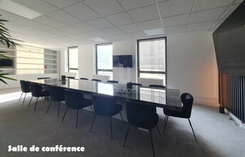 Local d'activités dans Saint-Cloud à vendre Photo intérieure– Image 2 sur 4