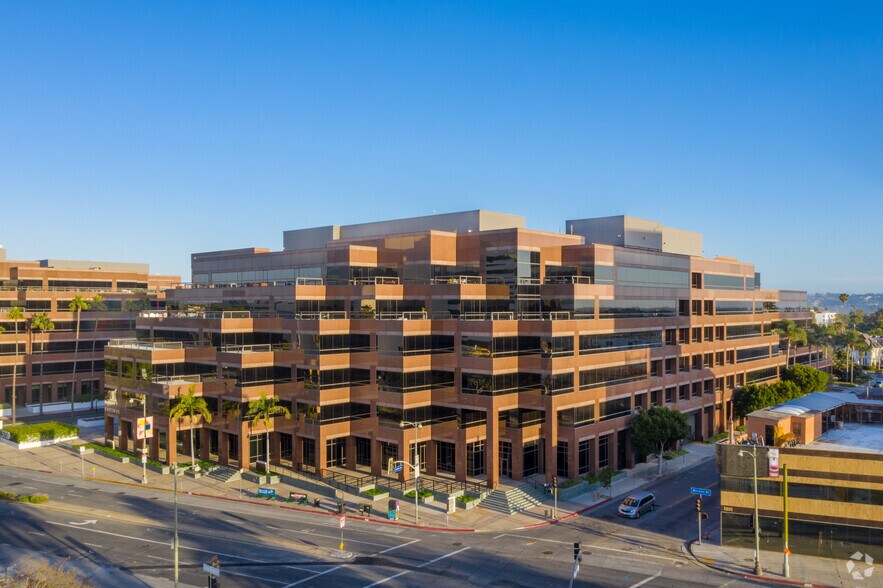 5750 Wilshire Blvd, Los Angeles, CA à louer - Photo principale – Image 1 sur 7