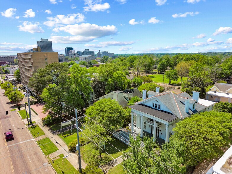 901 N State St, Jackson, MS à vendre - Photo de l’immeuble – Image 2 sur 29
