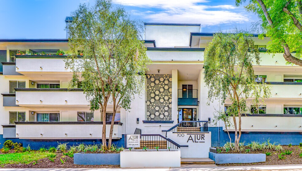 700 Locust St, Pasadena, CA à vendre - Photo de l’immeuble – Image 1 sur 8