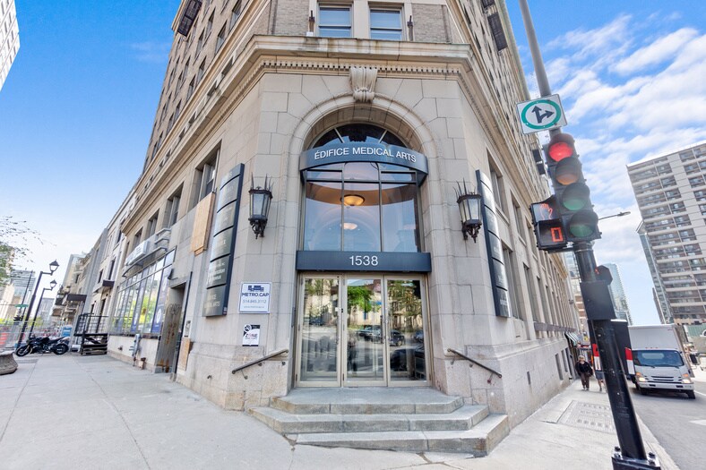 1538 Rue Sherbrooke O, Montréal, QC à louer - Photo de l’immeuble – Image 2 sur 2