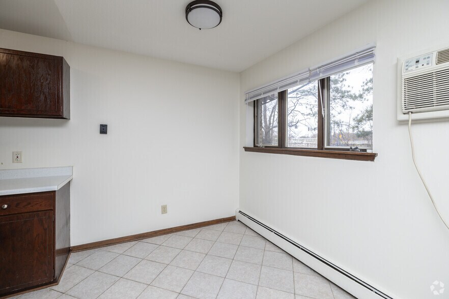 5209 Xerxes Ave N, Minneapolis, MN à vendre - Photo intérieure – Image 3 sur 12