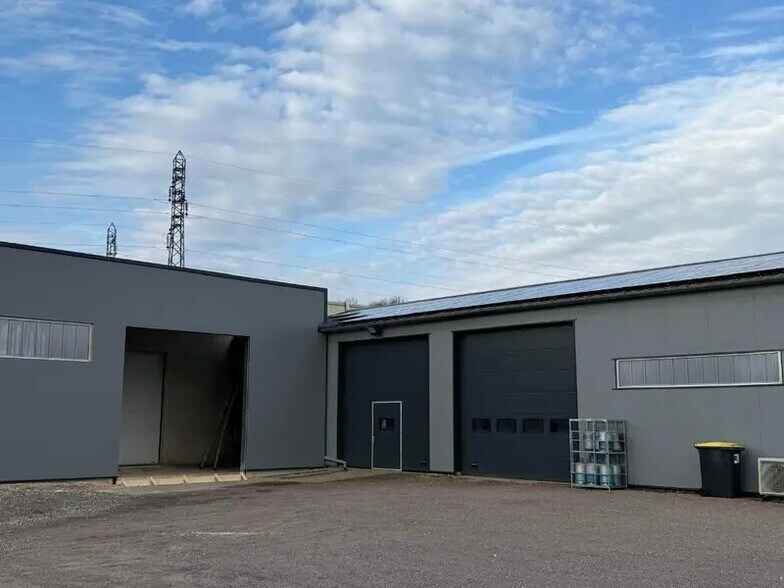 Local d’activités dans Dracy-le-Fort à louer - Photo de l’immeuble – Image 1 sur 10