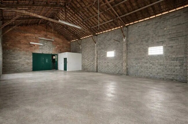 Plus de détails pour Local d'activités à louer