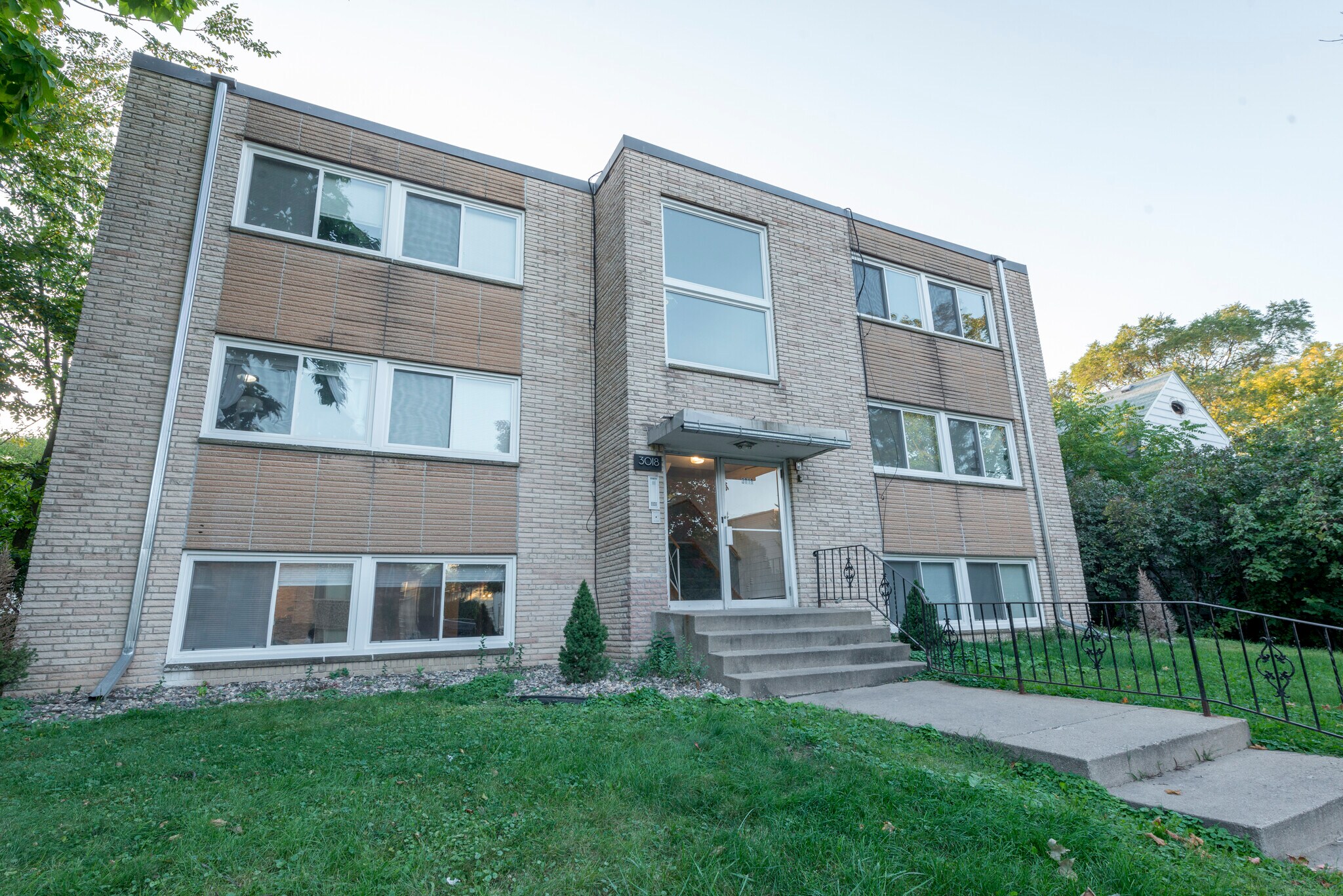 3018 30th Ave S, Minneapolis, MN à vendre Photo de l’immeuble– Image 1 sur 15
