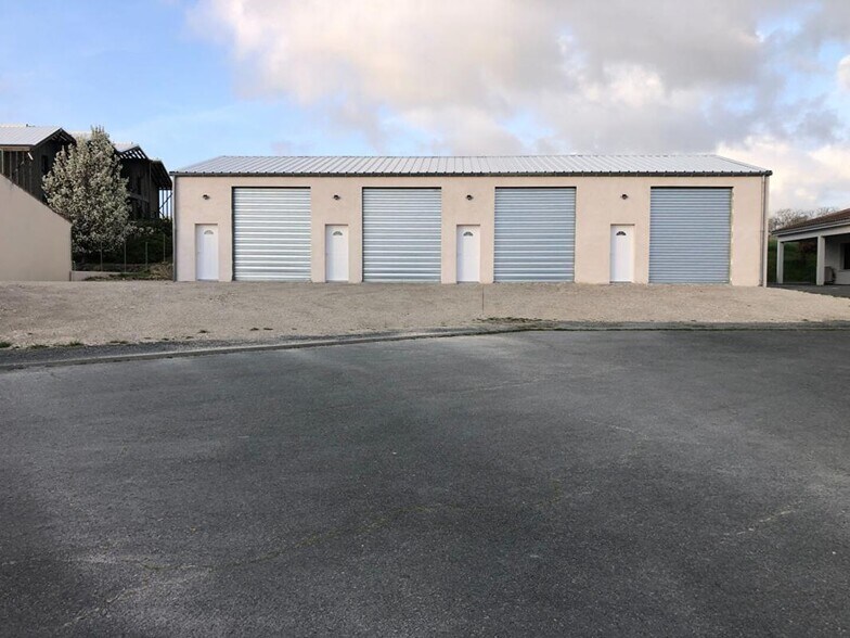 Industriel/Logistique dans Chaniers à vendre - Photo de l’immeuble – Image 2 sur 3
