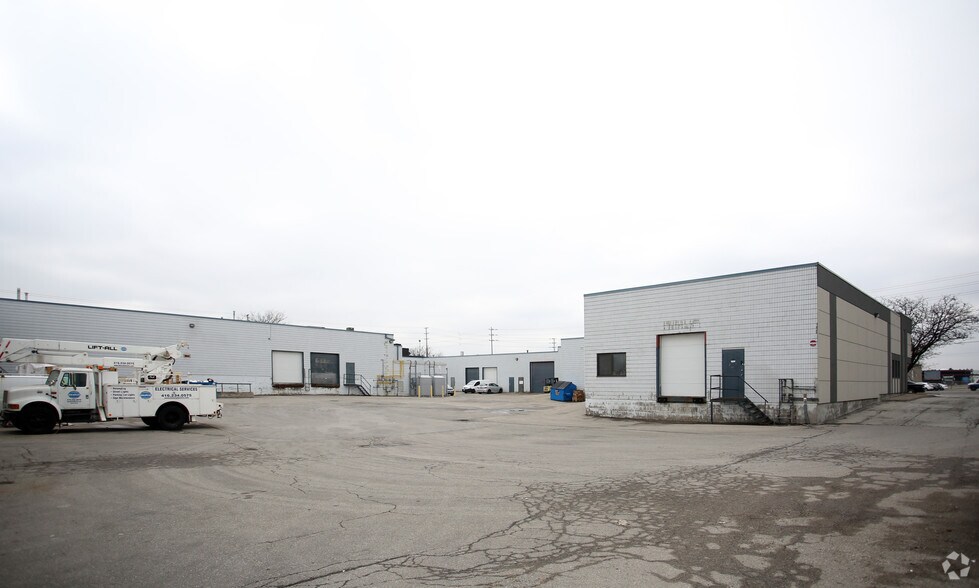 1935 Drew Rd, Mississauga, ON à louer - Photo de l’immeuble – Image 3 sur 19