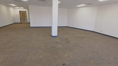 14435 Sherman Way, Van Nuys, CA à louer - Vidéo sur l’annonce professionnelle