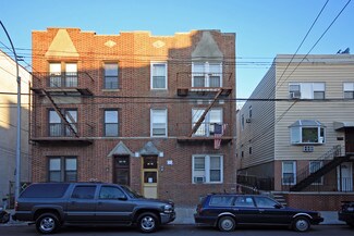 Plus de détails pour 25-68 43rd St, Long Island City, NY - Logement à vendre