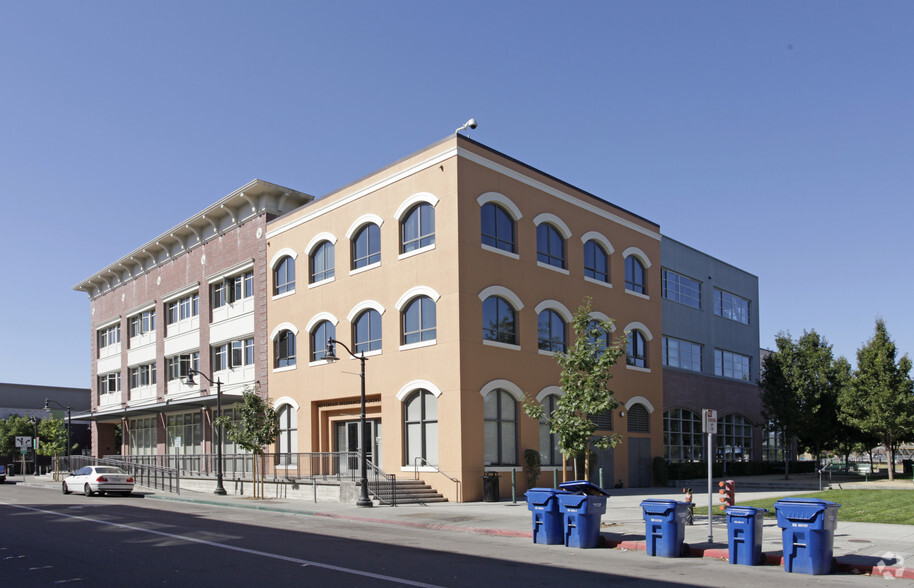 101 2nd St, Petaluma, CA à louer - Photo de l’immeuble – Image 3 sur 5