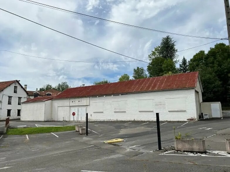 Local d'activités dans Gilocourt à vendre - Photo de l’immeuble – Image 1 sur 5