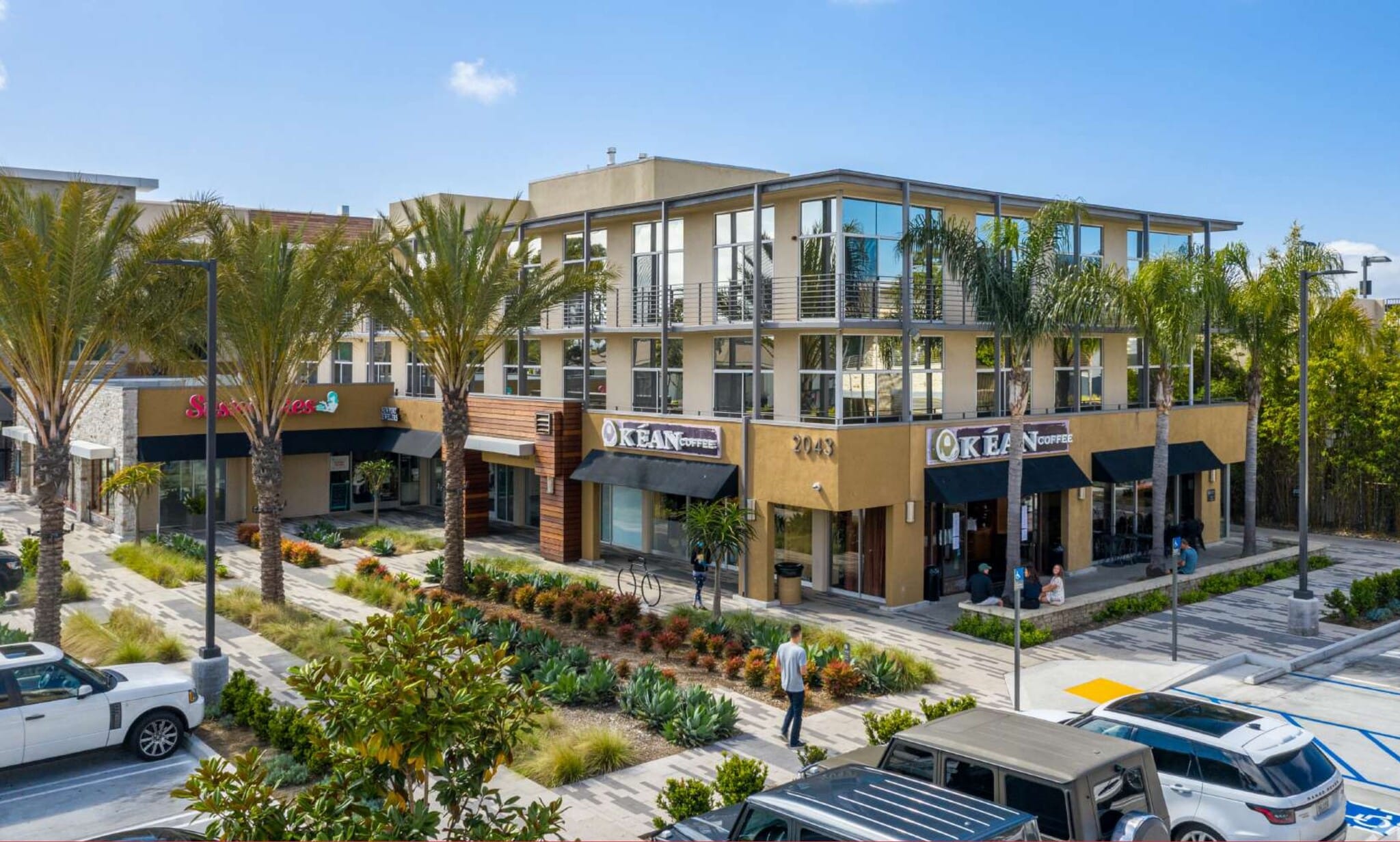 2043 Westcliff Dr, Newport Beach, CA à louer Photo de l’immeuble– Image 1 sur 8