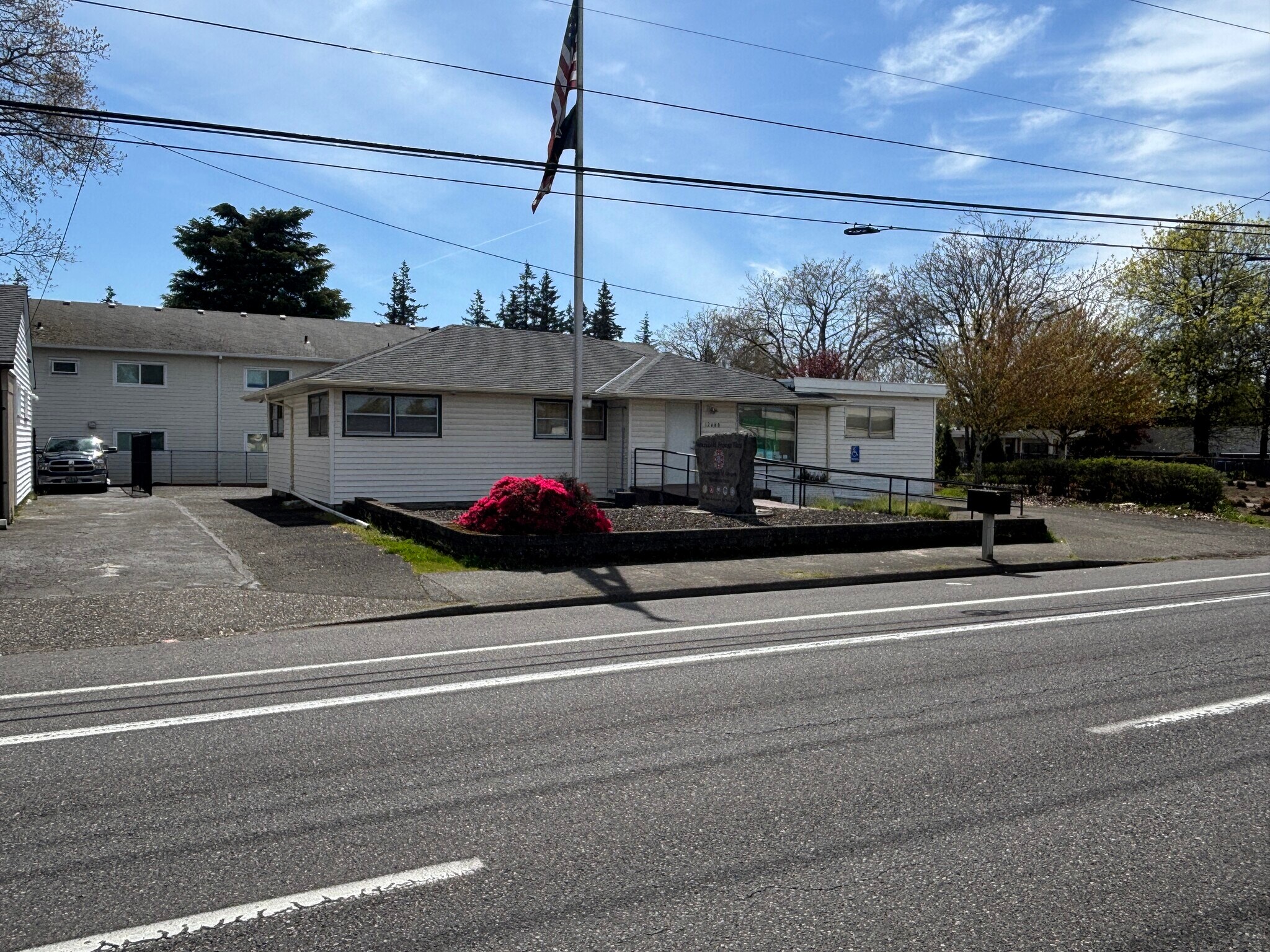 12440 NE Halsey St, Portland, OR à vendre Photo de l’immeuble– Image 1 sur 6