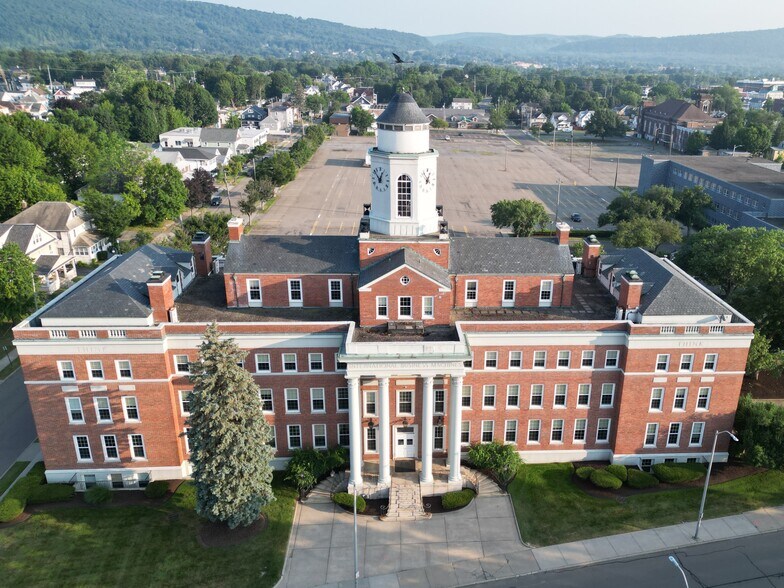 1701L North St, Endicott, NY à louer - Photo de l’immeuble – Image 3 sur 22